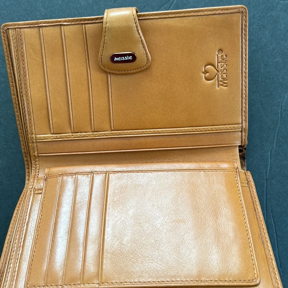 MEISSLIE  WALLET WORN ONCE
